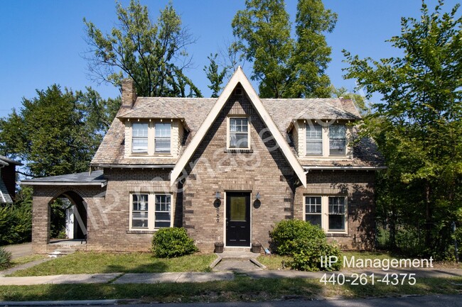 Charming Tudor-Style Home for Rent in Clev... - Charming Tudor-Style Home for Rent in Clev...