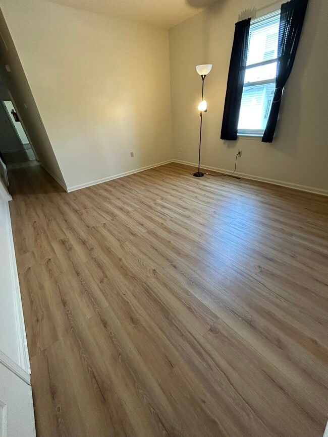 Building Photo - 25 Hall St Unit 25A Hall Street Rental