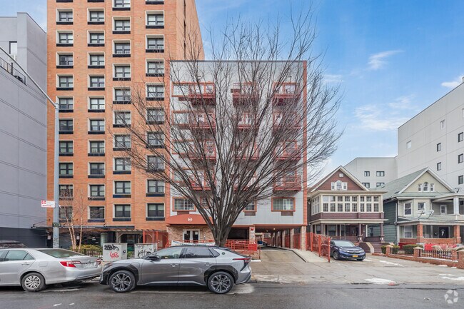 337 Lenox Rd