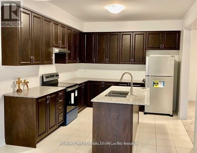 Photo - 256 Ridley Cres