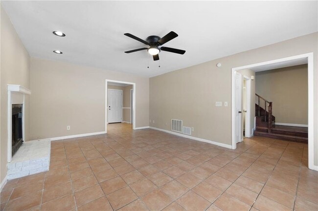 Photo - 2898 Lakemont Dr SW