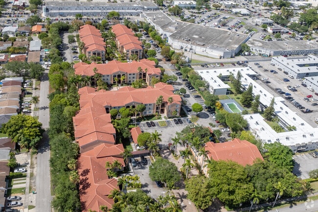 6811 SW 44th St - Contexto - Gables Court