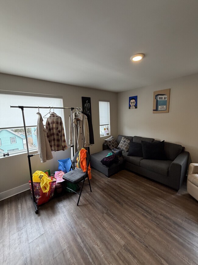 Photo - 59 Concord St N