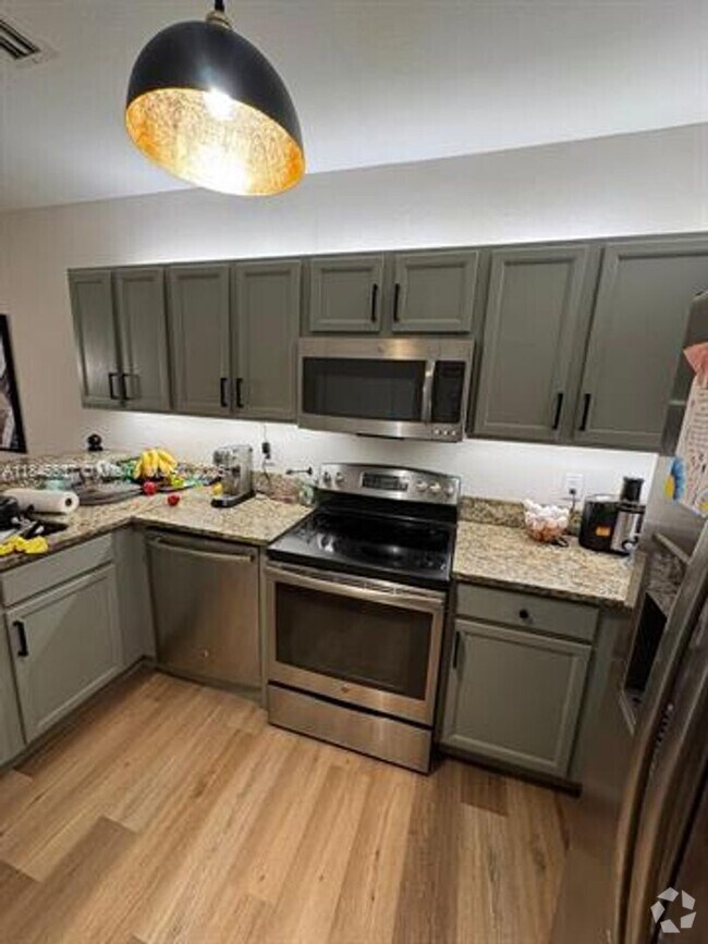 Building Photo - 8960 NW 97th Ave Unit 8960 NW 97th Ave  212 Rental