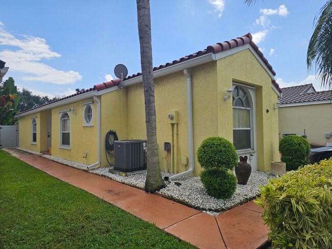 Photo - 202 Wedgewood Cir
