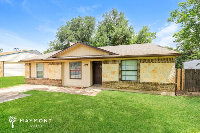 Photo - 323 Linkwood Dr