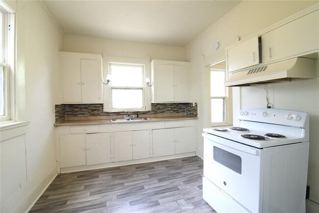 Photo - House For Rent 1280 Harrison St, Beaumont, TX 77701