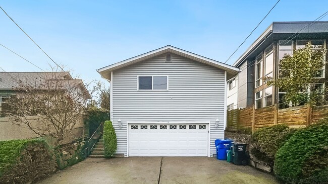 Building Photo - Remodeled 3BR Home Near DT Seattle – A/C, RV Parking, Walkable Location