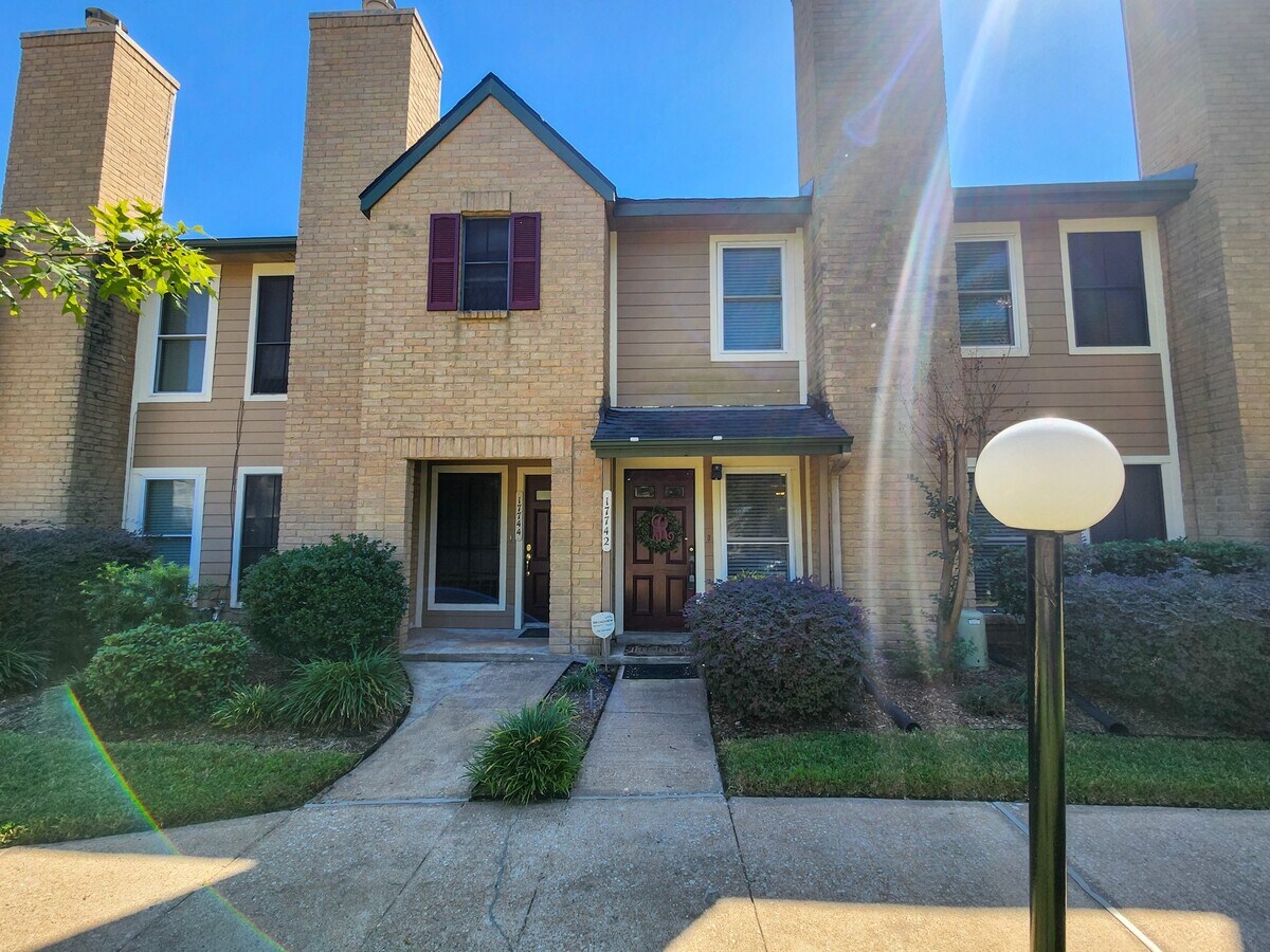 Photo - 17742 Kings Park Ln