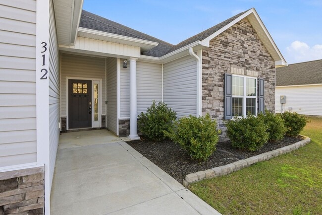 Photo - Spacious Living in Stateside – Comfort, Style & Convenience!