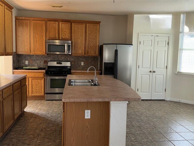 Photo - 1124 Winding Creek Pl