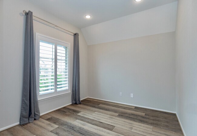 30103 Aralia Dr