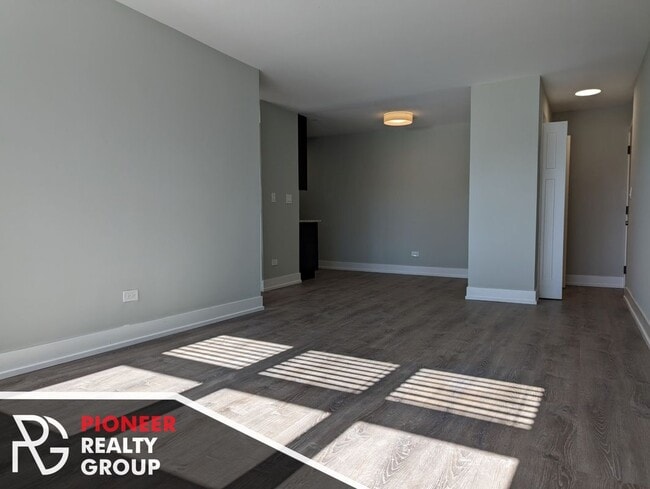 445 W Barry Ave Unit 222