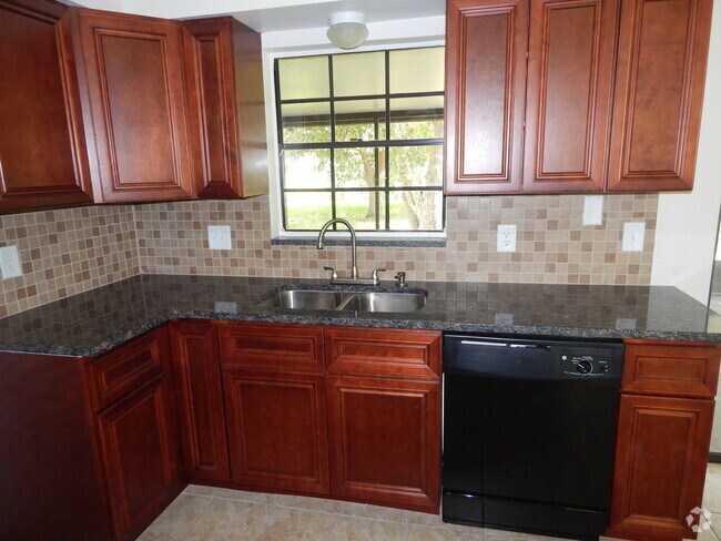 Building Photo - FRESHLY PAINTED, NEW BLINDS, 3 BEDROOM, 2 ... Rental