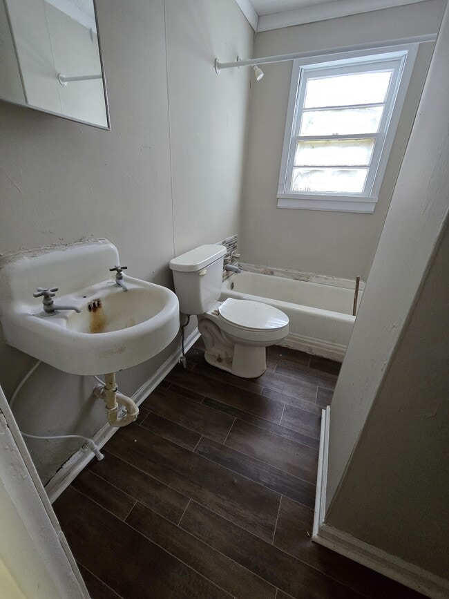 Photo - 855 Bowie St