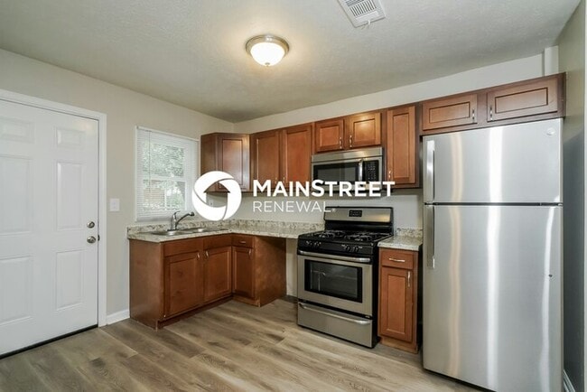 Photo - 3 Bedroom Pet-Friendly Home in LOUISVILLE, KY with Main Street Renewal
