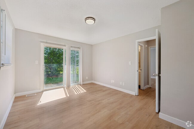 2BR, 1BA - 850SF - Primary Bedroom