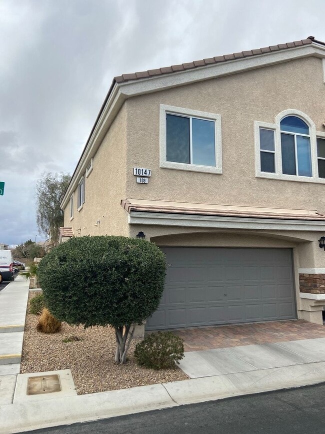 Building Photo - Beautiful 3BR/2.5BA Townhome with 2-Car Garage Near St. Rose