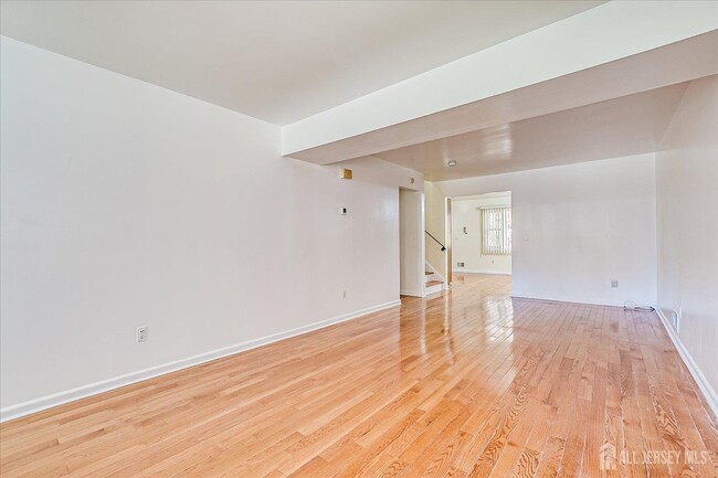 Photo - 536 Elsie Ave