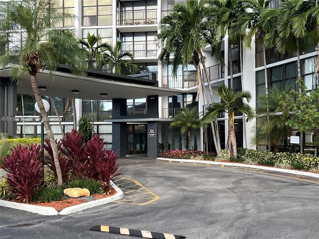 Photo - 800 Parkview Dr Unit 701