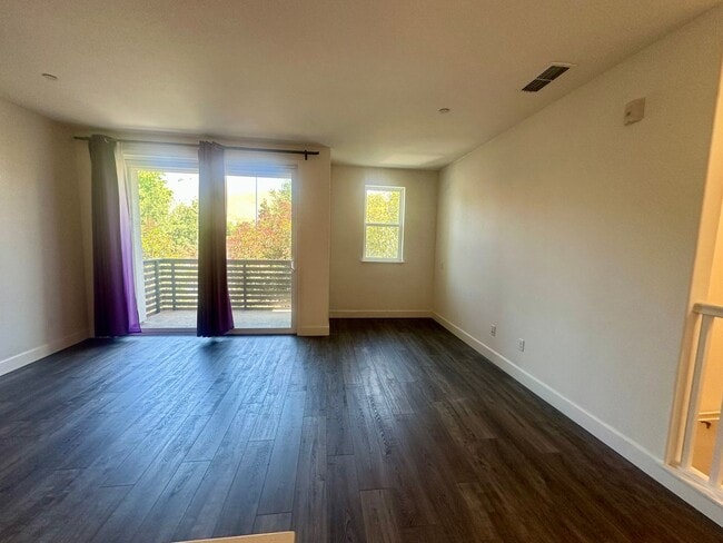 Photo - Mission Blvd 2 Bedroom 2 Bath Unit!