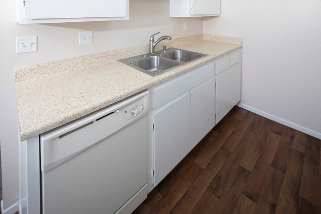 Photo - Palm Estates Apartments