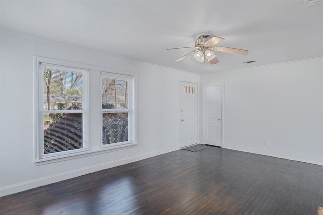 Photo - 219 E Slattery Blvd