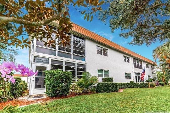 Building Photo - 2950 SE Ocean Blvd Unit 6-6 Rental