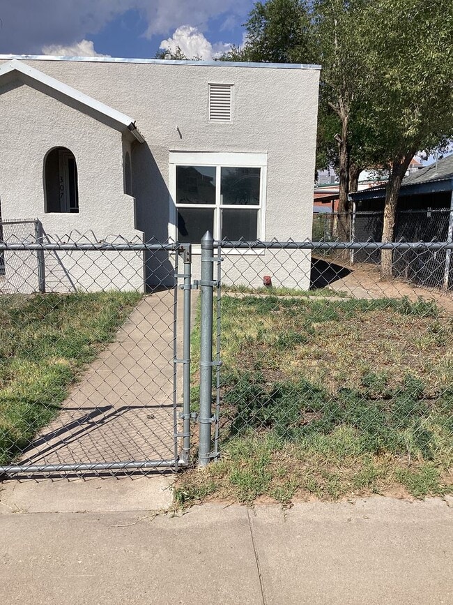 Building Photo - Gorgeous Newly Renovated 1 Bedroom Pets We... Rental