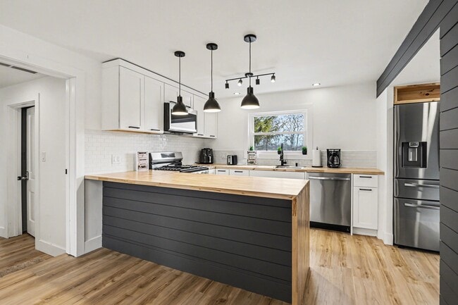 Kitchen - 2705 McCarty Rd