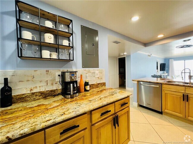 Building Photo - 9400 S Ocean Dr Unit 604B Rental
