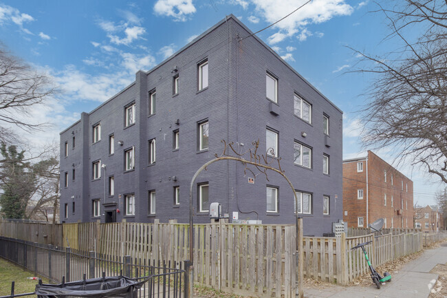 Front - 1907 18th St SE