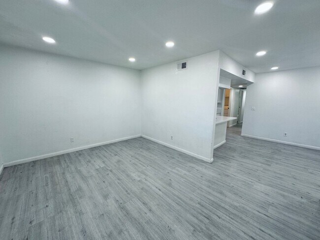 Photo - 4225 Stewart Ave Unit 4225 Stewart Ave #4