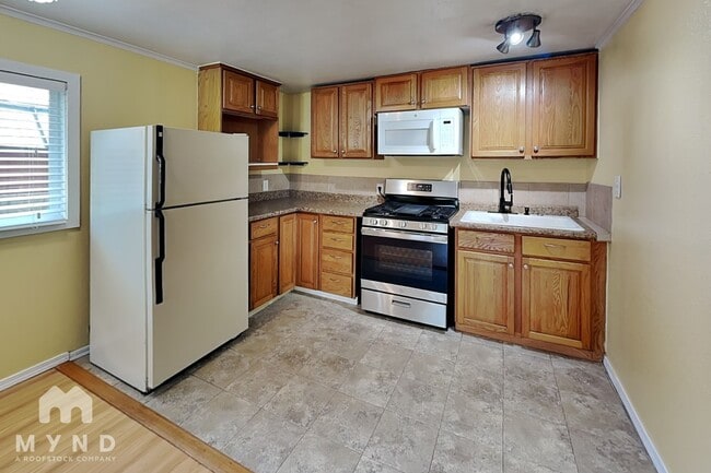 Photo - 725 N 101st St