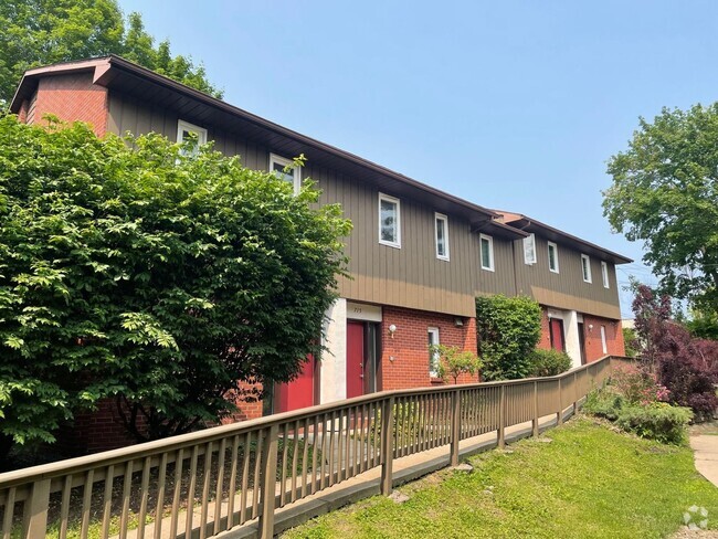 Building Photo - Fall Semester Lease Available! 2 Bedroom T... Rental