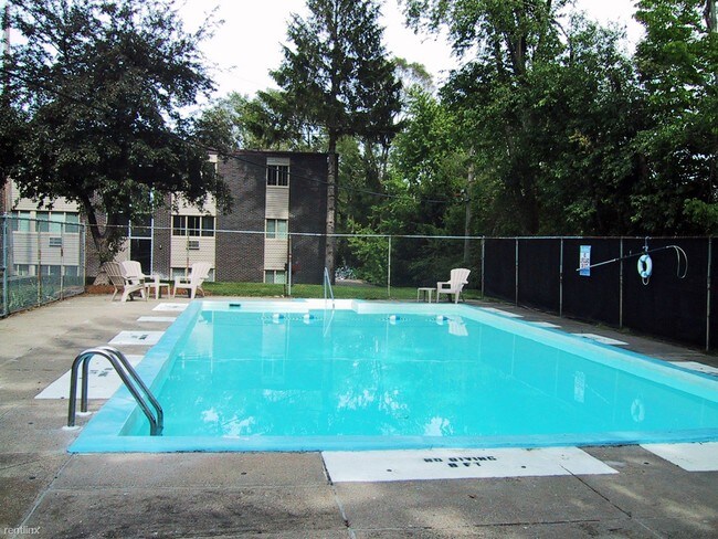 Photo - 1242 Haslett Rd