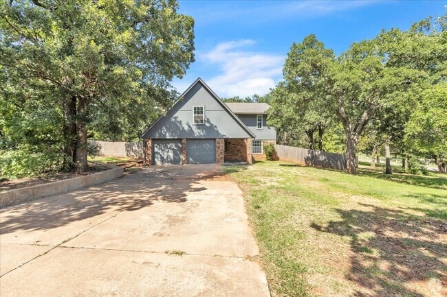 Building Photo - 9710 N Oak Cliff Dr Rental