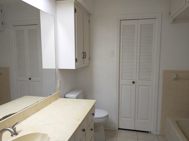 Photo - 606 Hillcrest Cir