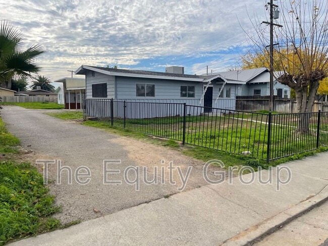 Building Photo - 856 W Chestnut St Unit HOUSE