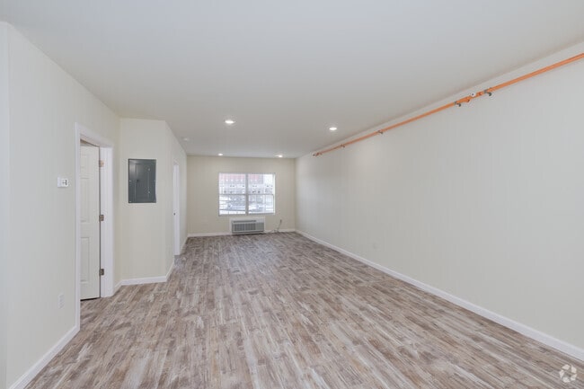 1BR, 1BA - 722SF - Living Room - Pine Street Apartments