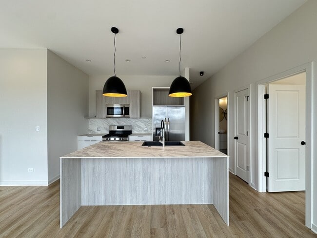 Photo - 3207 N Narragansett Ave Unit 103