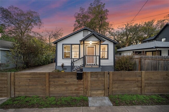 Building Photo - 2213 Santa Rita St Rental