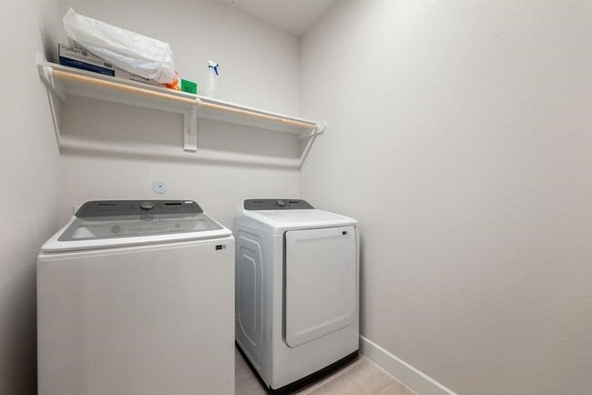 Building Photo - 20914 Kadefield Dr