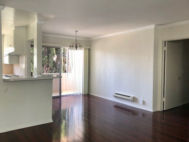 Entrada a la sala de estar - 1420 S Bedford St Apartamentos Unidad 205