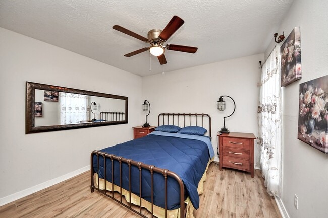 Photo - 15715 Creekhaven Dr