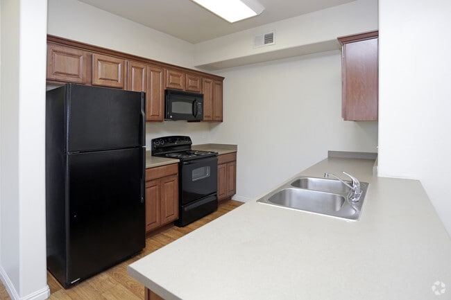 2BR, 2BA - 1,005 SF