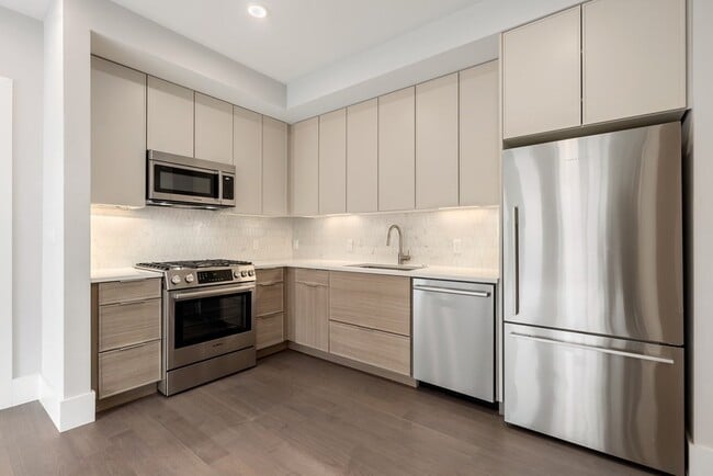 Building Photo - 3193 Washington St Unit 204 Rental