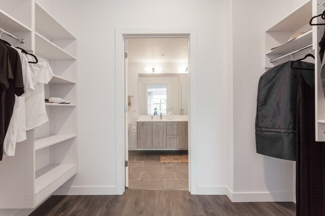 Photo - 1590 Elmwood Ave Unidad 1109