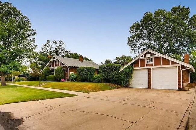 Photo - 210 N Raleigh St