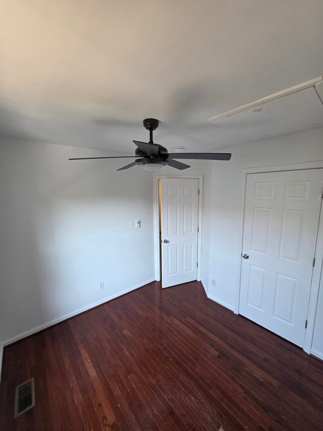 Photo - 406 Knollwood Ct